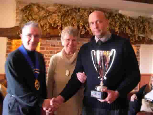 Presentation of Memorial Trophey to VTTA Kent Group